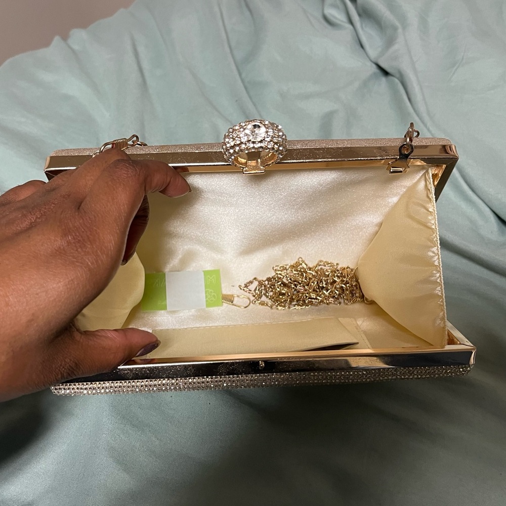 Rhinestone gold clutch purse. With attachable strap. - Picture 2 of 4